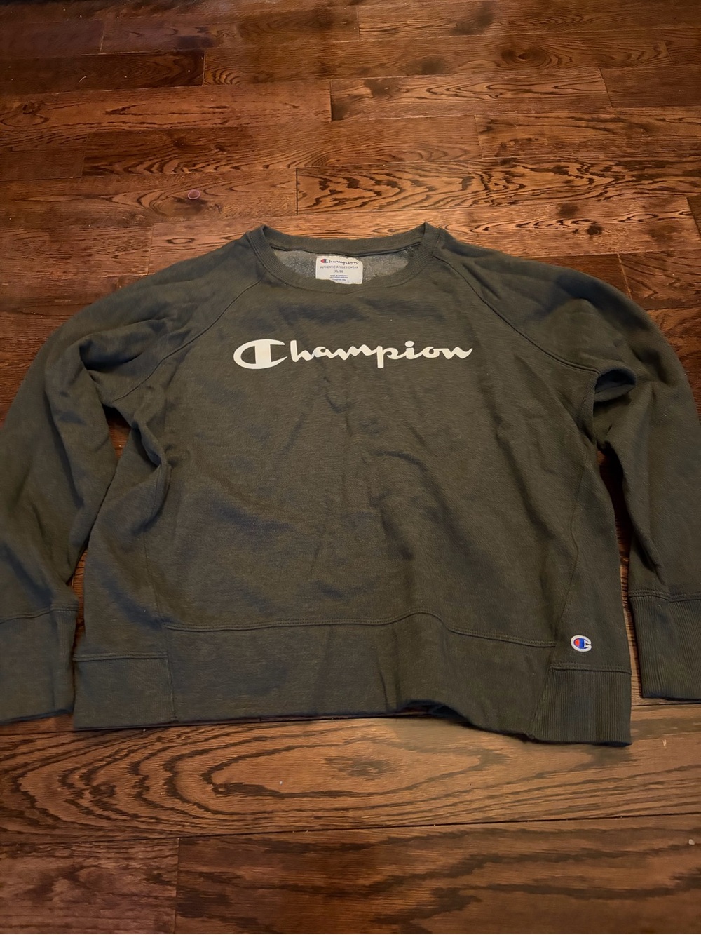 Champion  Crewneck Pullover with Contrast Logo